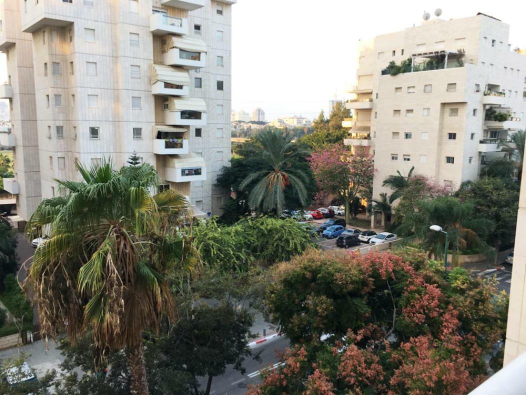 Comfortable Quiet Room With A Private Bathroom In Shared Apartment Tel Aviv Eksteriør bilde